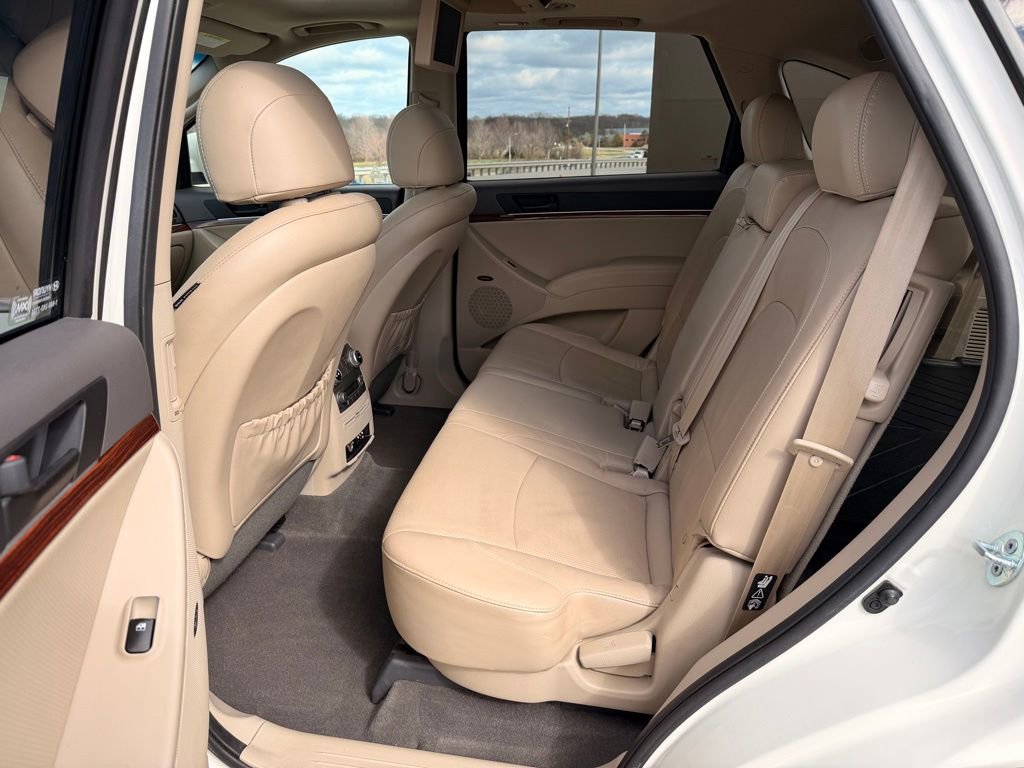 Used 2012 Hyundai Veracruz Limited w/ Entertainment Pkg image 32
