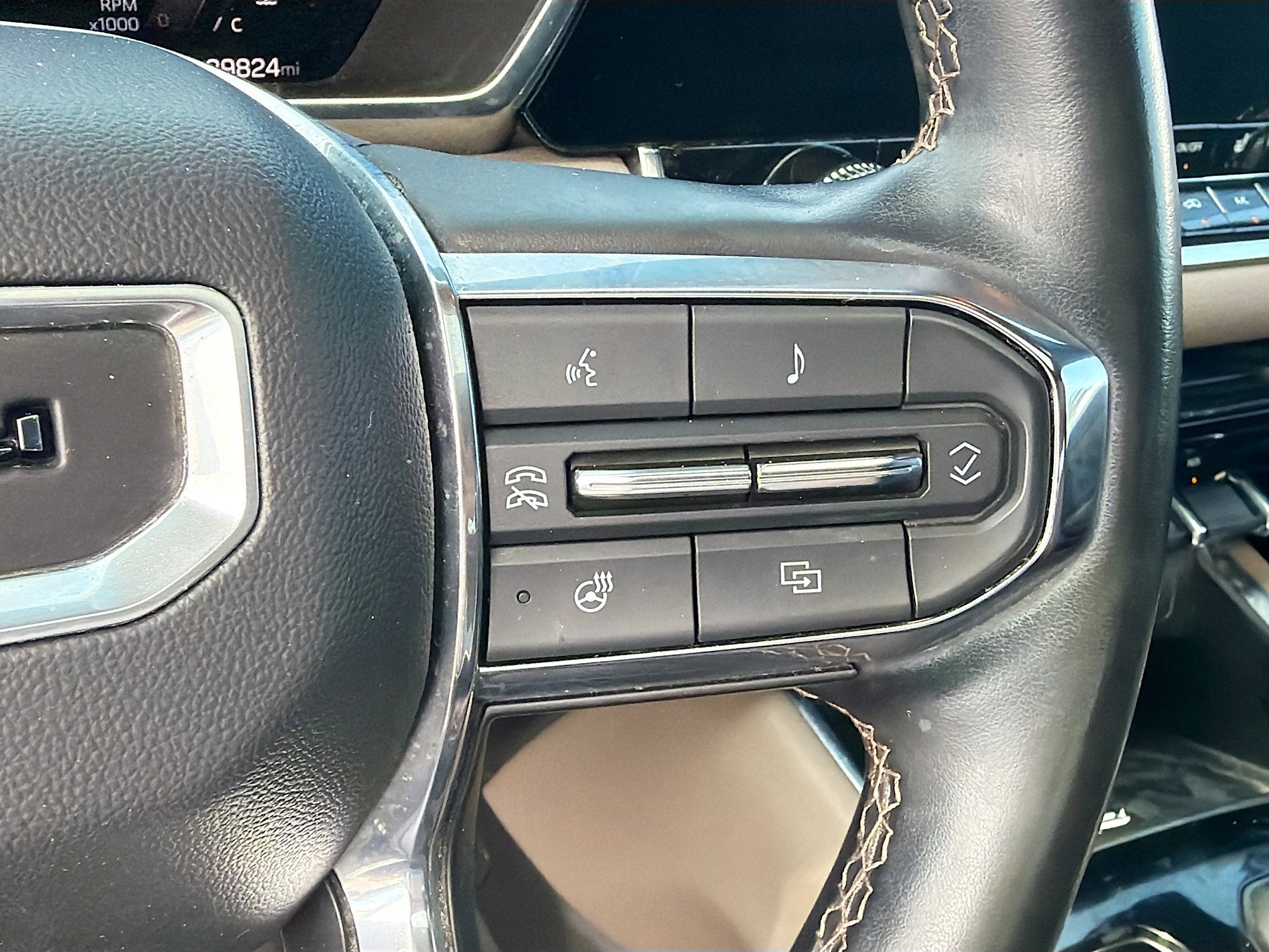 Used 2023 GMC Canyon Denali image 39