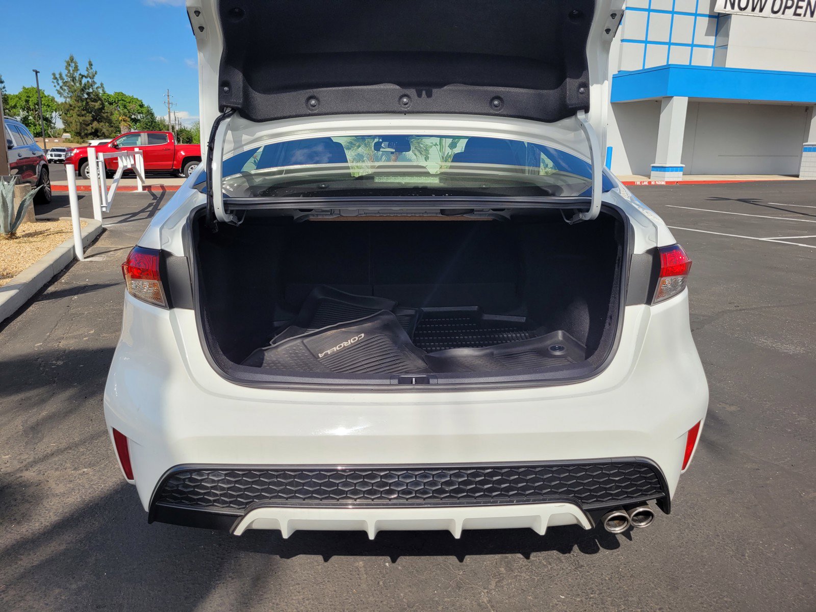 Used 2020 Toyota Corolla SE w/ SE Premium Package image 27