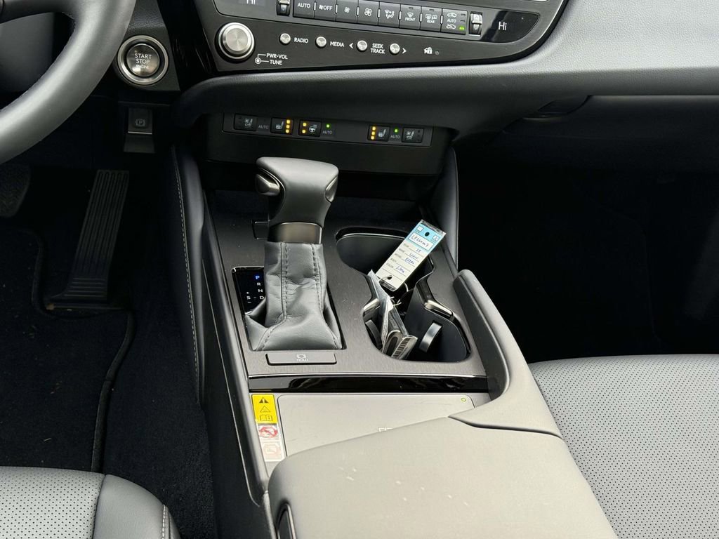 Used 2025 Lexus ES 350 Premium image 18