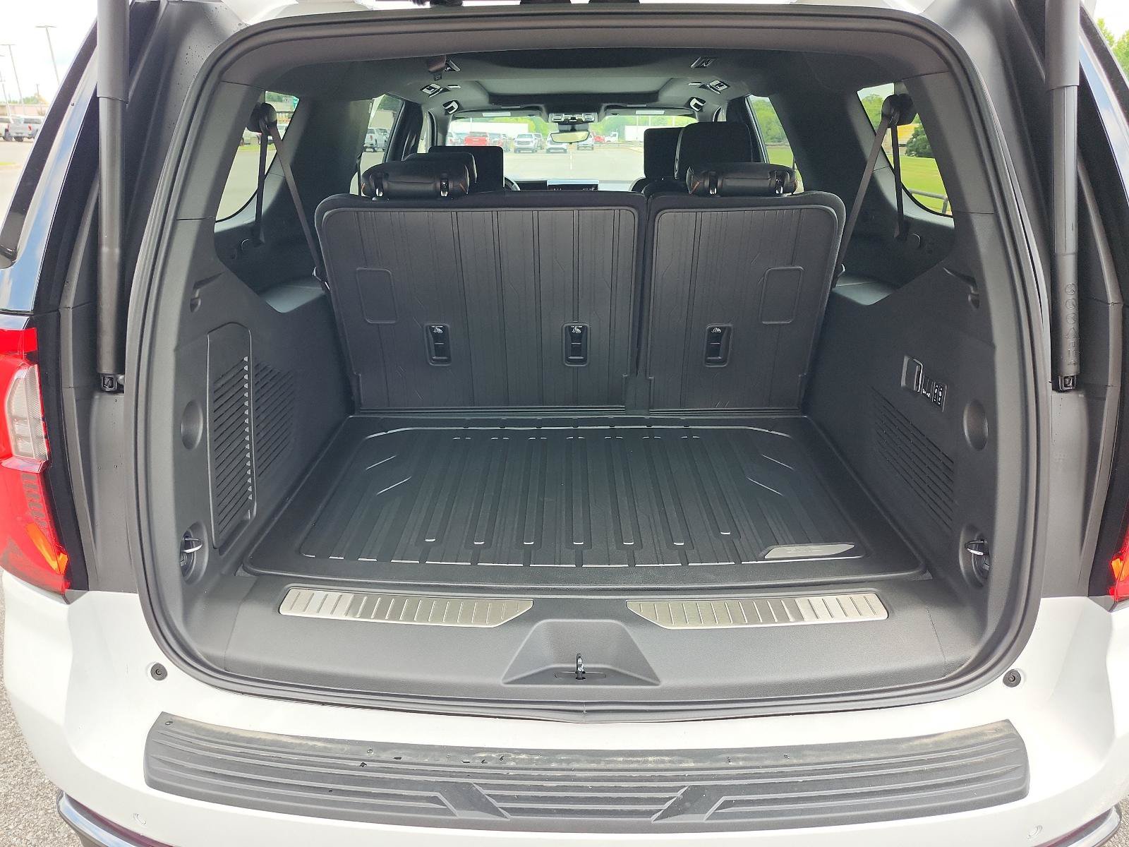 New 2026 GMC Yukon XL AT4 w/ AT4 Premium Plus Package AWD/4WD image 8