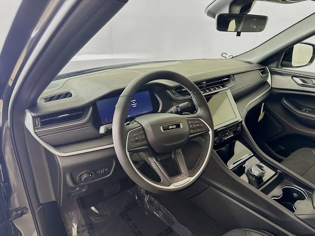 New 2025 Jeep Grand Cherokee Altitude w/ Trailer Tow Package AWD/4WD image 9