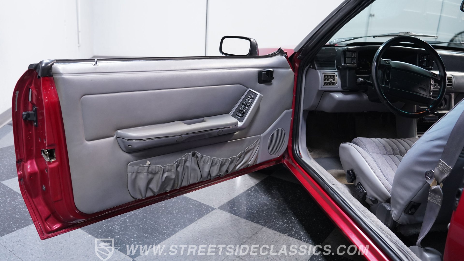 Used 1993 Ford Mustang LX RWD image 29