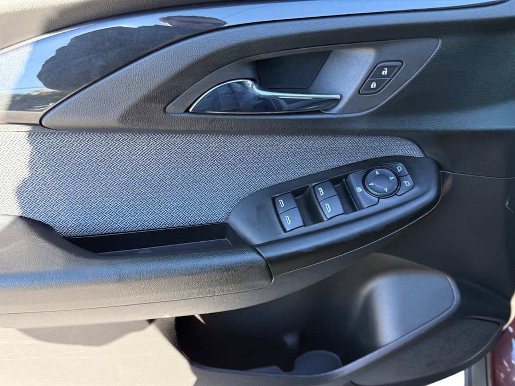 Used 2022 Chevrolet TrailBlazer LT w/ Convenience Package image 11