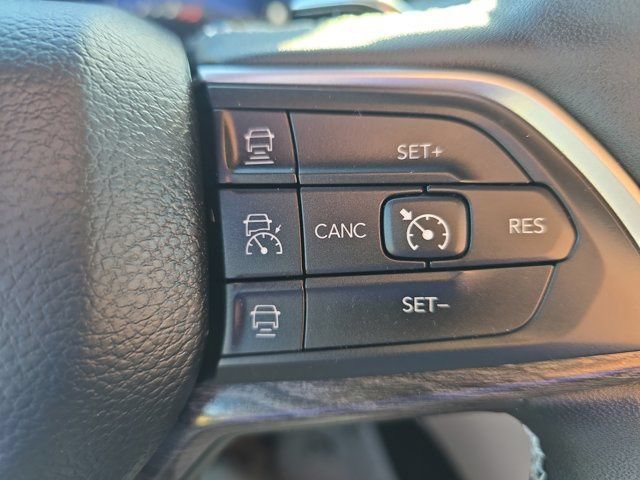Used 2025 Jeep Grand Cherokee L Limited AWD/4WD image 34