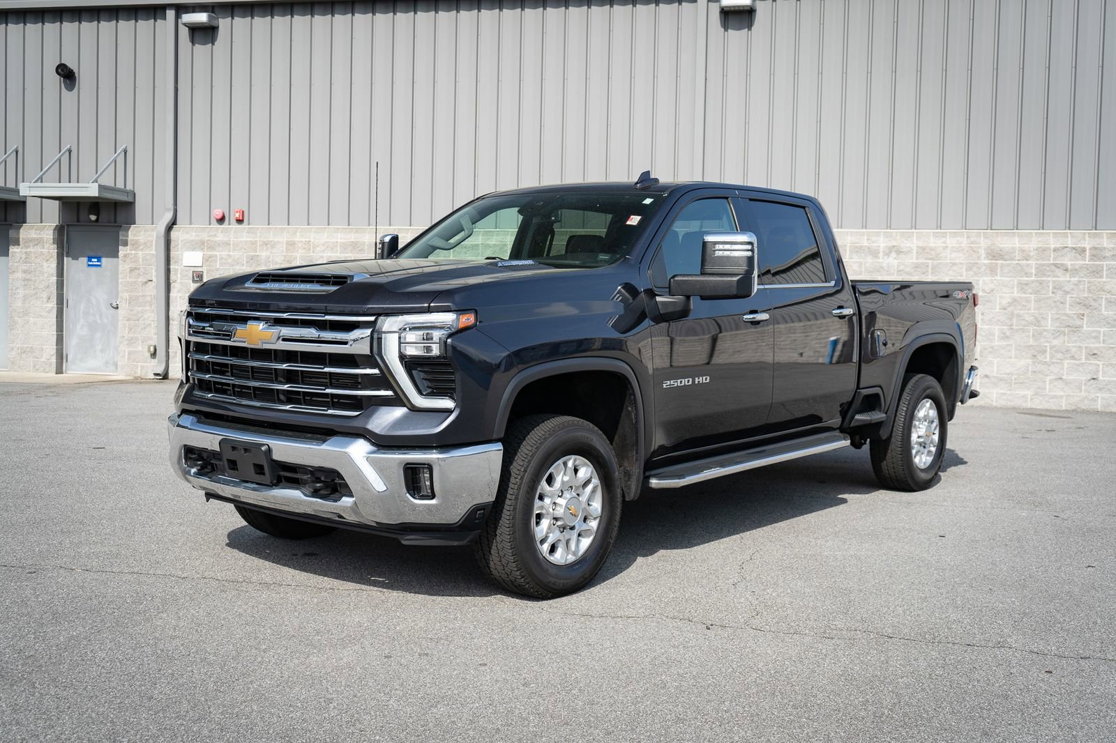 Used 2024 Chevrolet Silverado 2500 LTZ AWD/4WD image 3