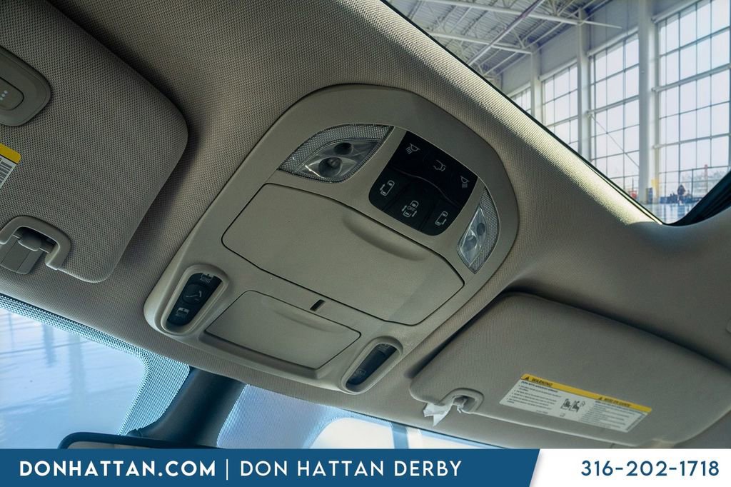 Used 2023 Chrysler Pacifica Limited FWD image 13