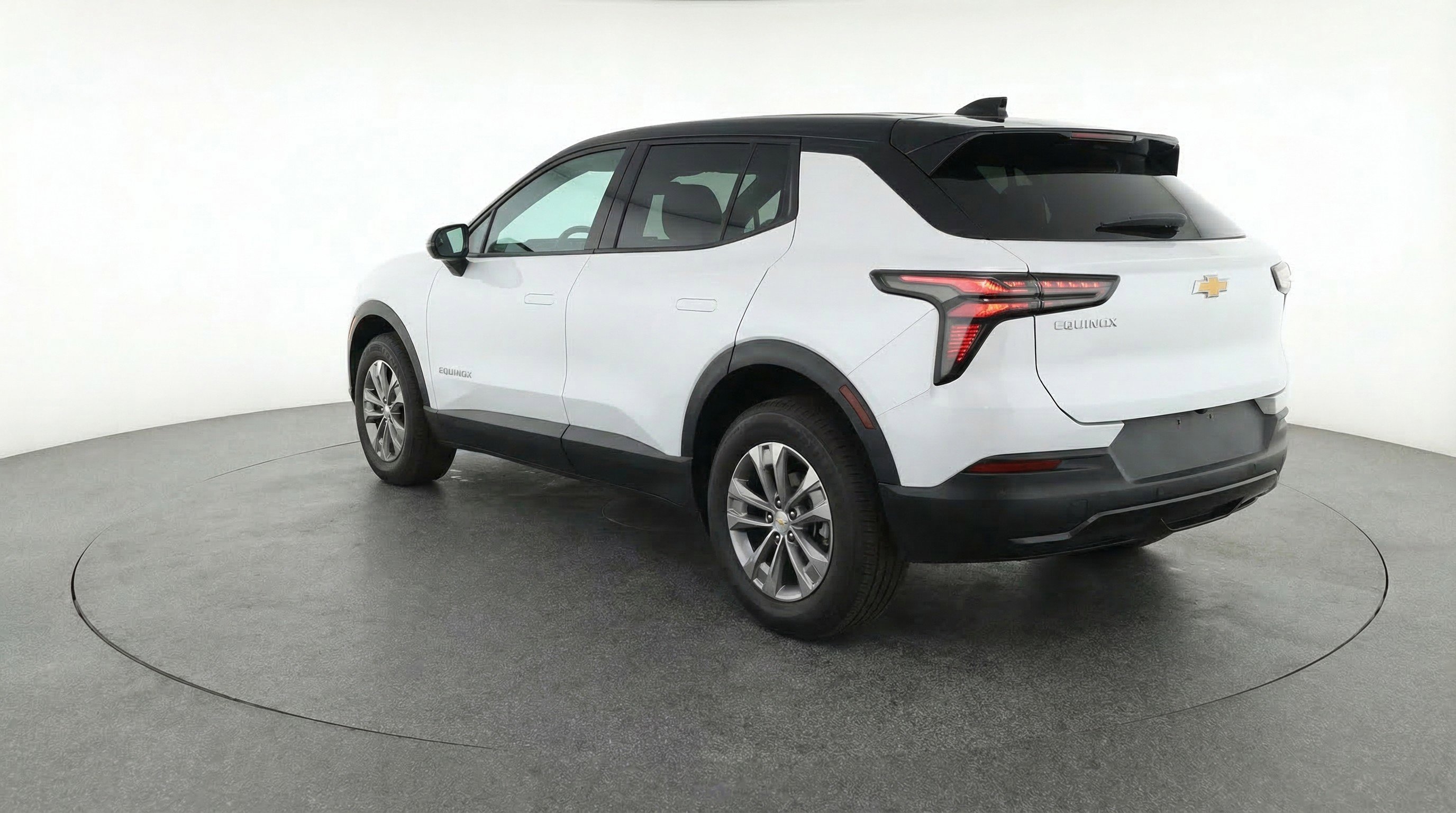 Used 2025 Chevrolet Equinox LT FWD image 6