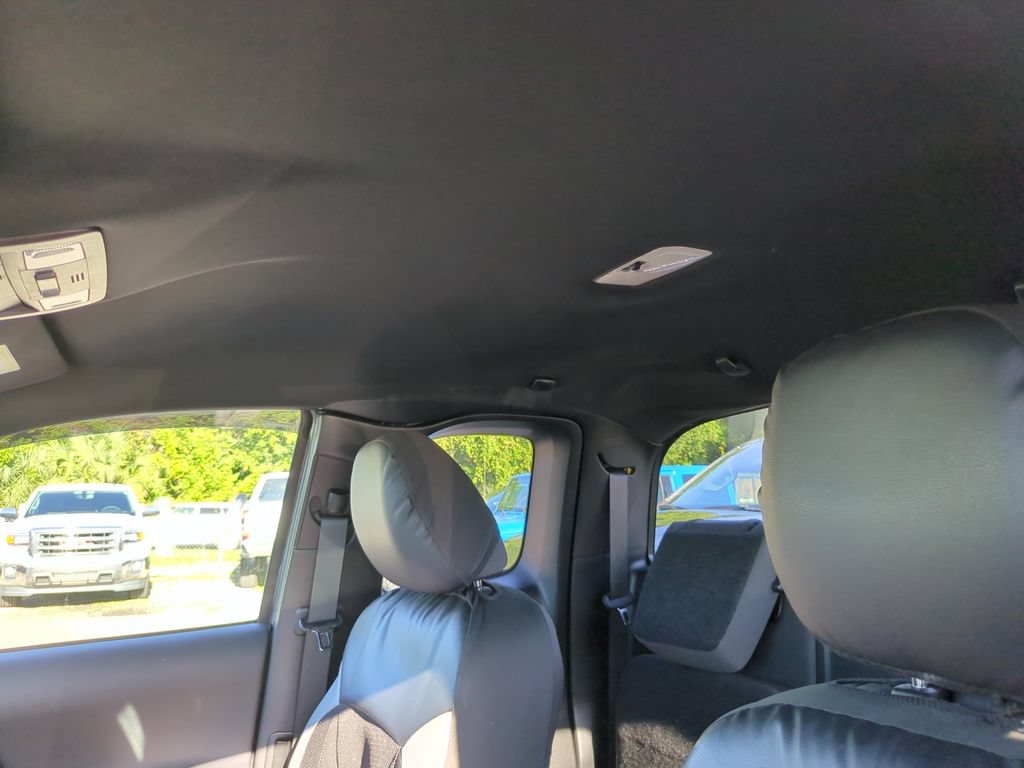 Used 2018 Toyota Tacoma TRD Off-Road AWD/4WD image 9