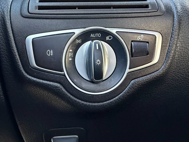 Used 2021 Mercedes-Benz GLC 300 image 29