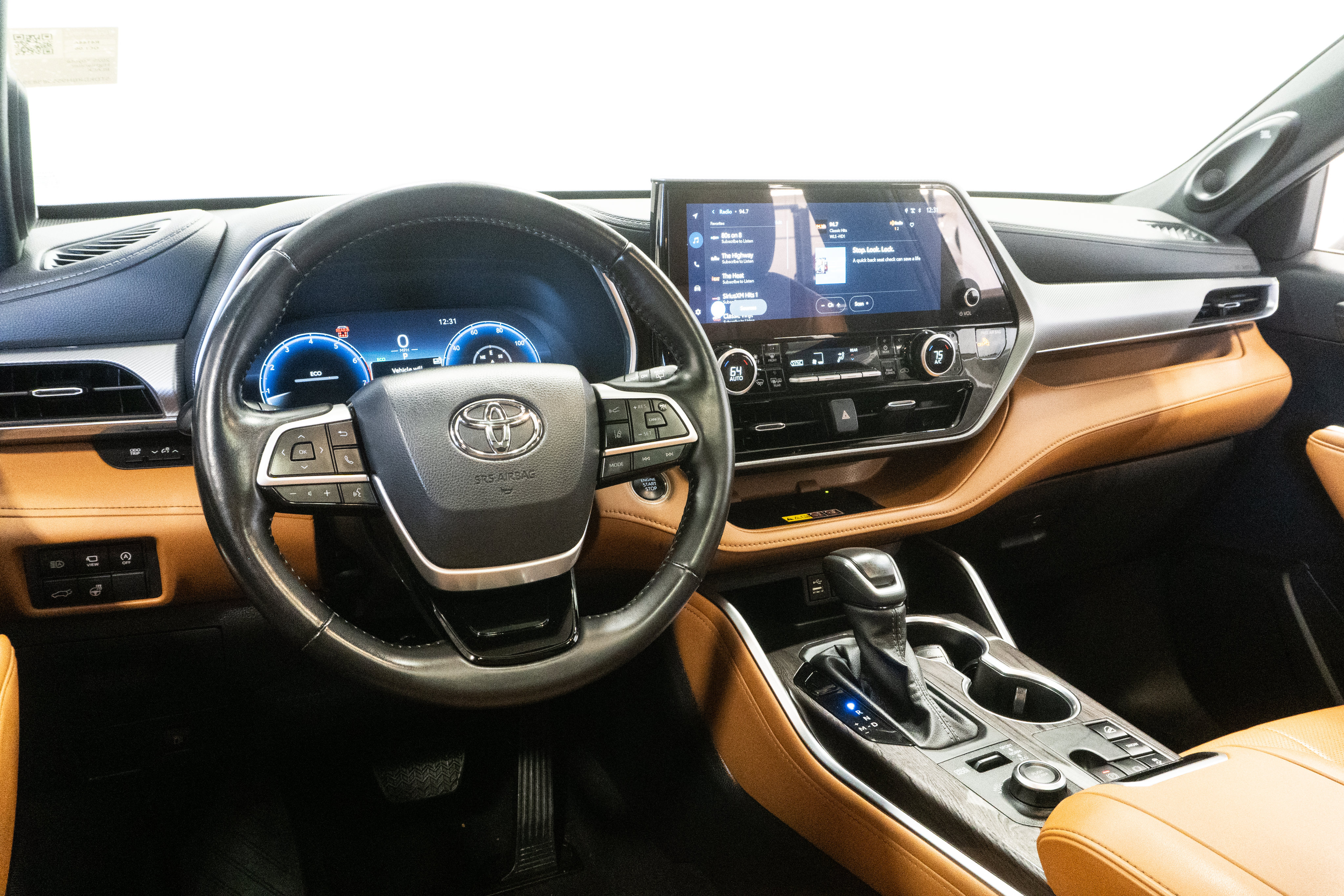 Used 2025 Toyota Highlander Platinum AWD/4WD image 17