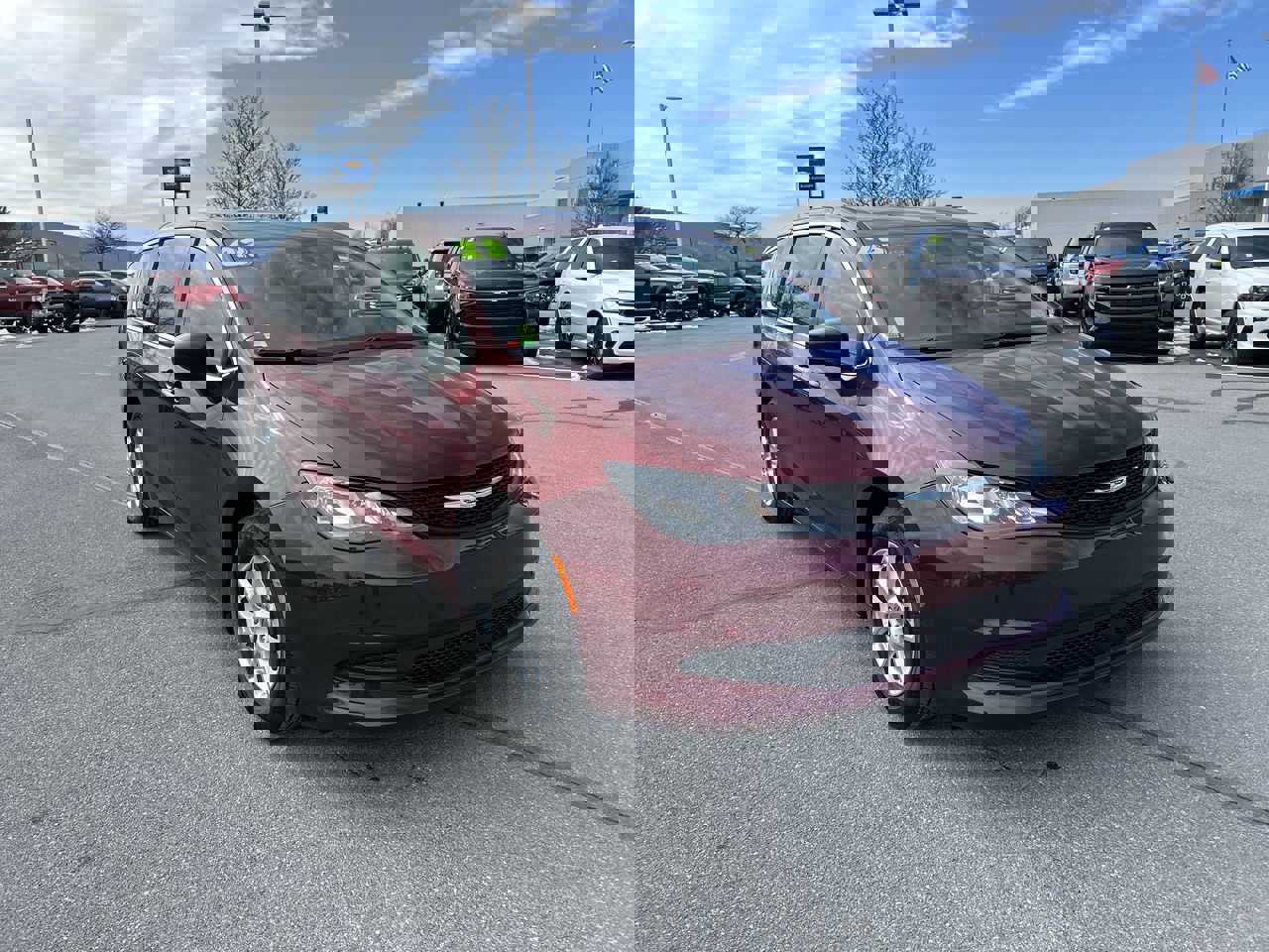 Used 2023 Chrysler Voyager LX image 1