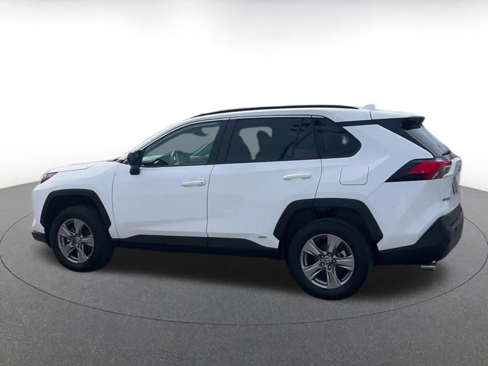 Used 2025 Toyota RAV4 LE image 9