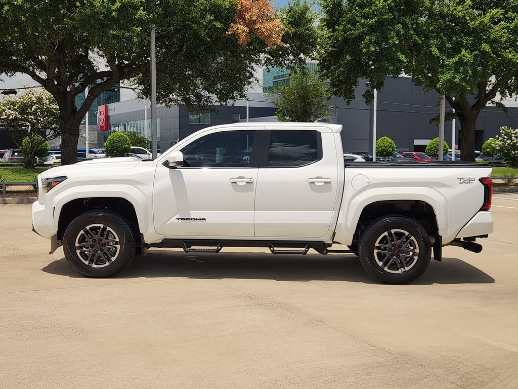 Used 2024 Toyota Tacoma TRD Sport AWD/4WD image 4