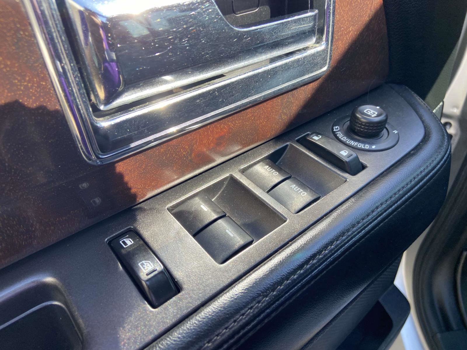 Used 2017 Lincoln Navigator Select image 14