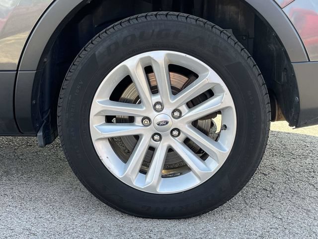 Used 2017 Ford Explorer XLT FWD image 11