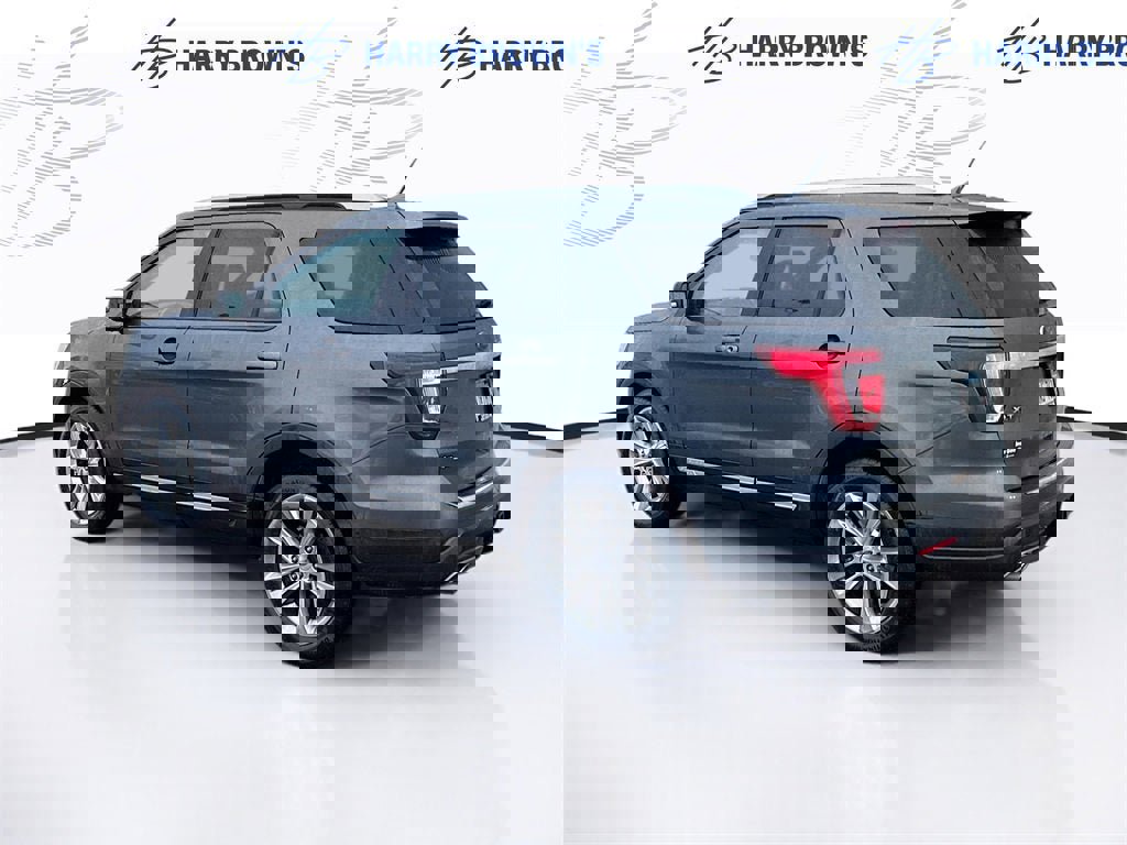 Used 2018 Ford Explorer XLT w/ Equipment Group 202A image 2