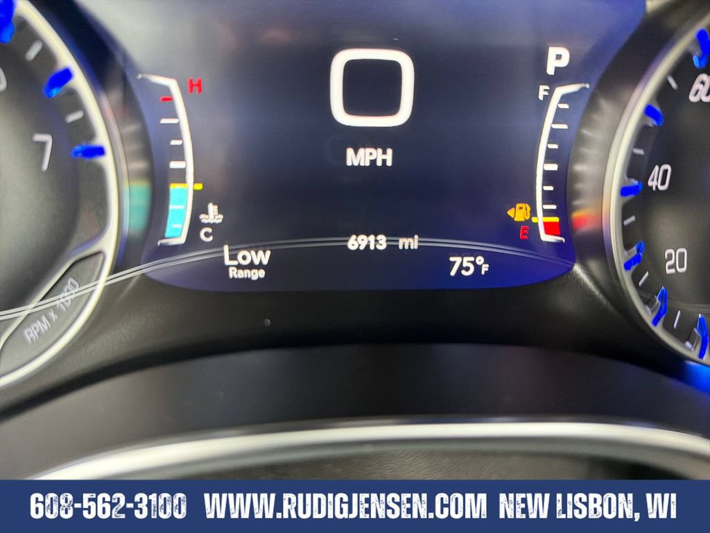Used 2026 Chrysler Pacifica Limited FWD image 16