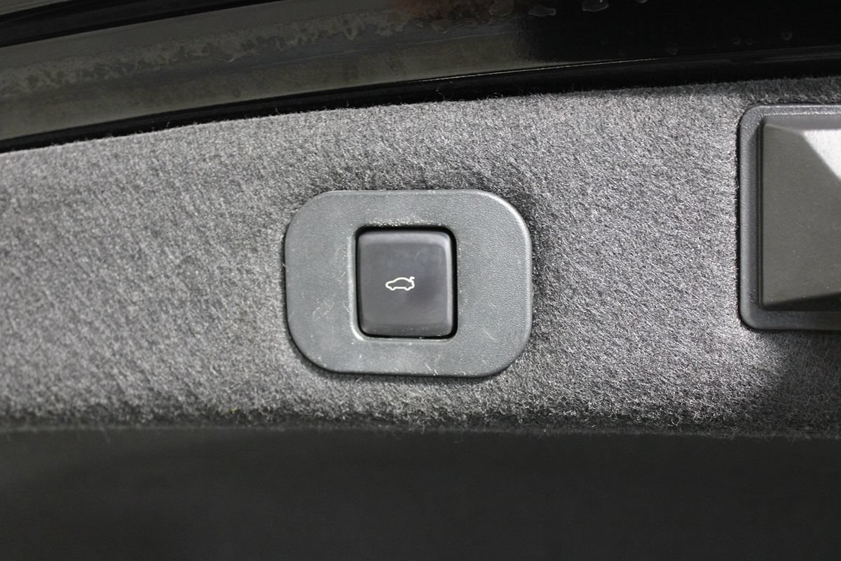 Used 2017 Lincoln Continental Select FWD image 39