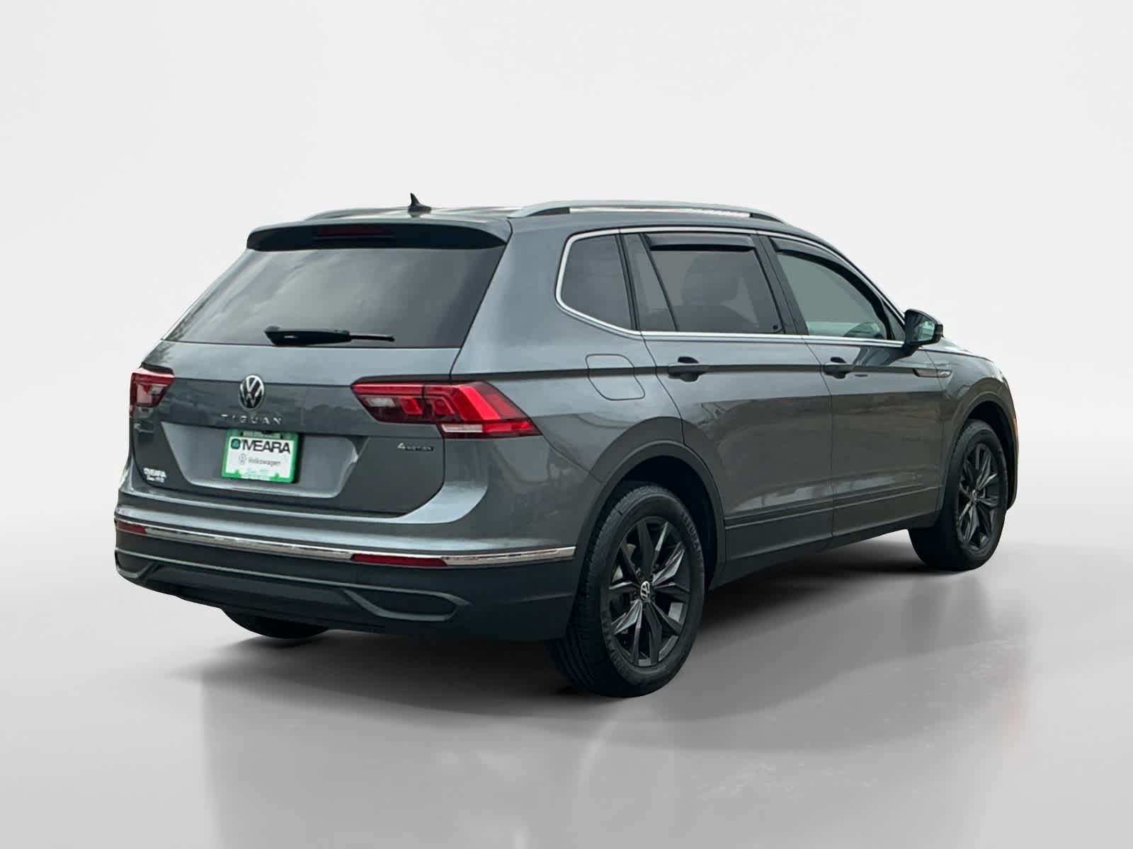 Used 2024 Volkswagen Tiguan SE w/ Panoramic Sunroof Package AWD/4WD image 5