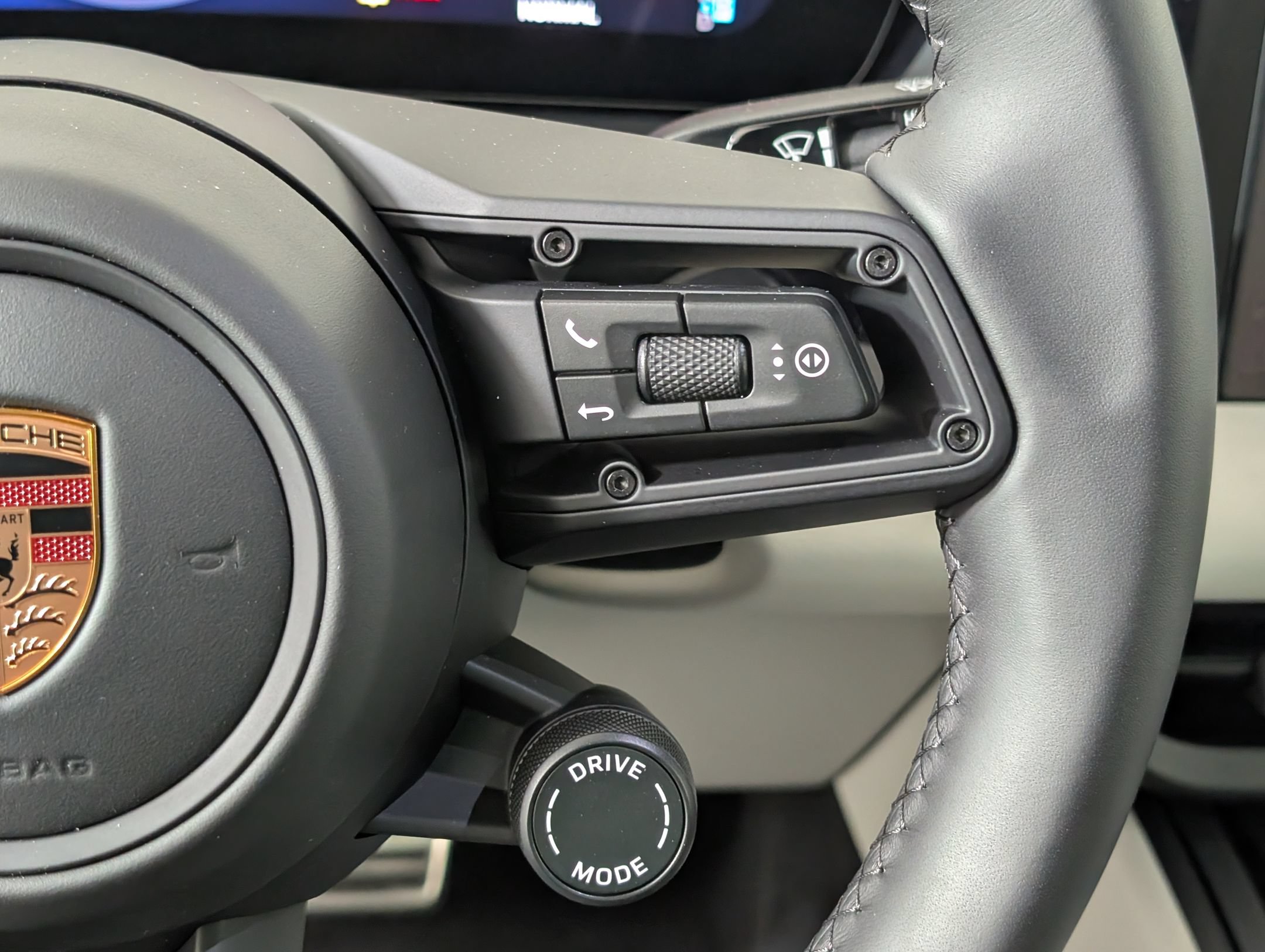 New 2025 Porsche Macan 4S Electric AWD/4WD image 23