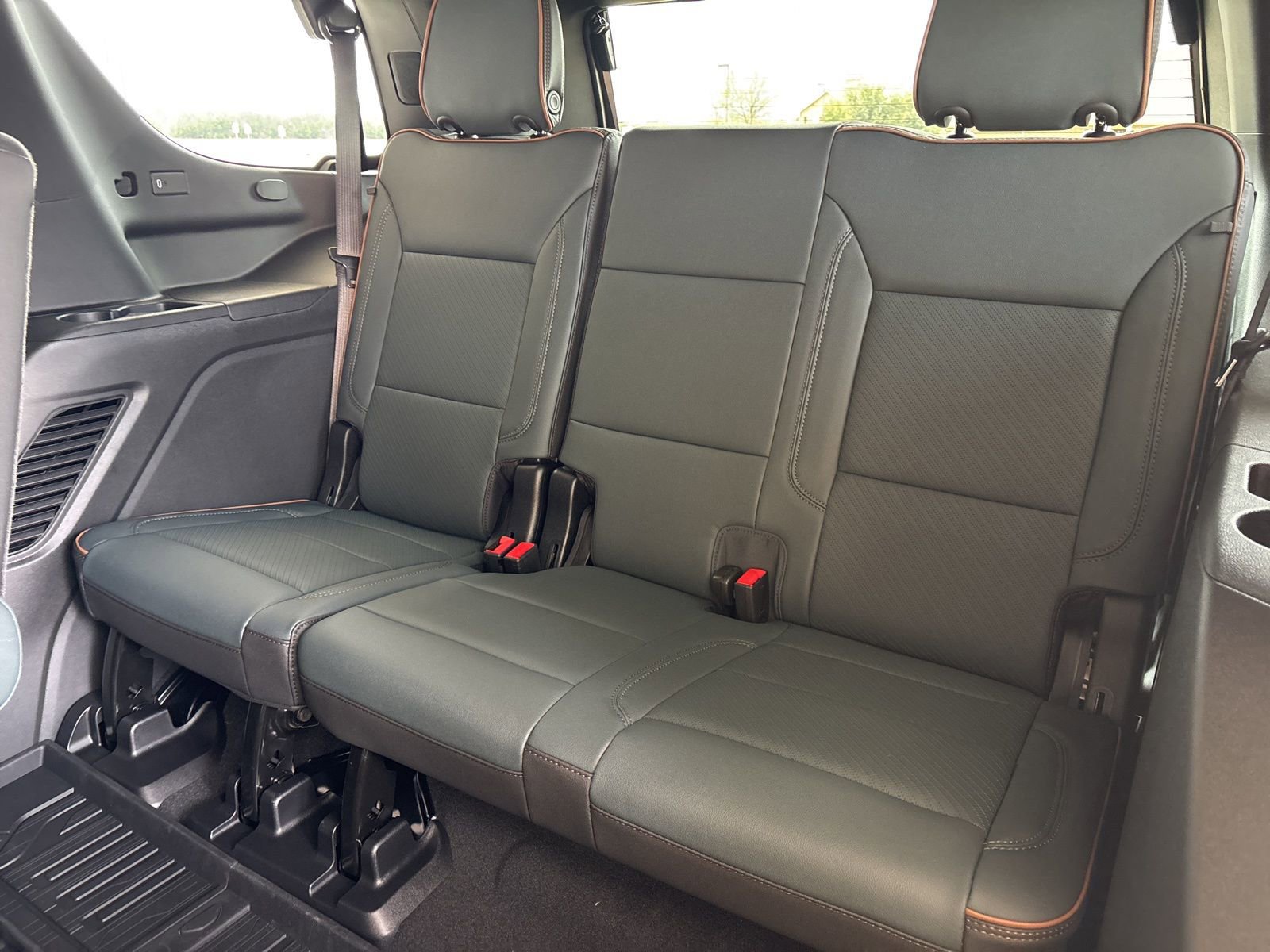 New 2026 GMC Yukon AT4 w/ LPO, Floor Liner Package image 19