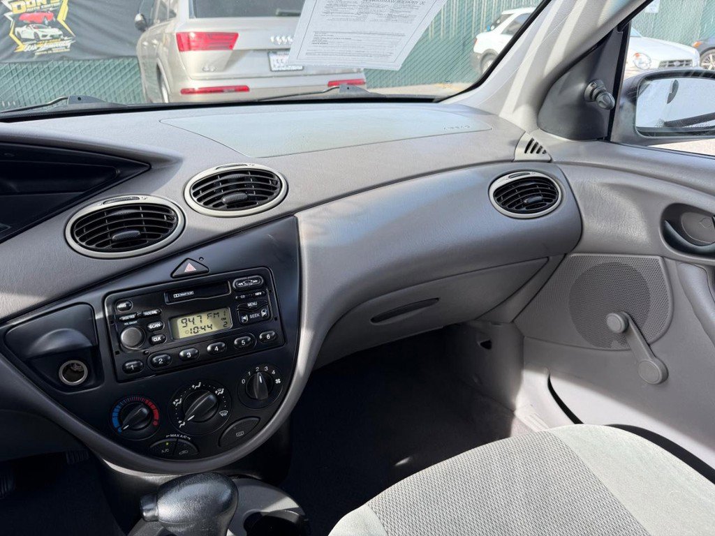 Used 2003 Ford Focus LX image 26