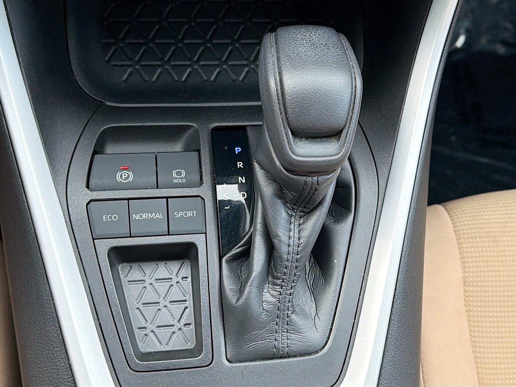 Used 2021 Toyota RAV4 LE FWD image 24