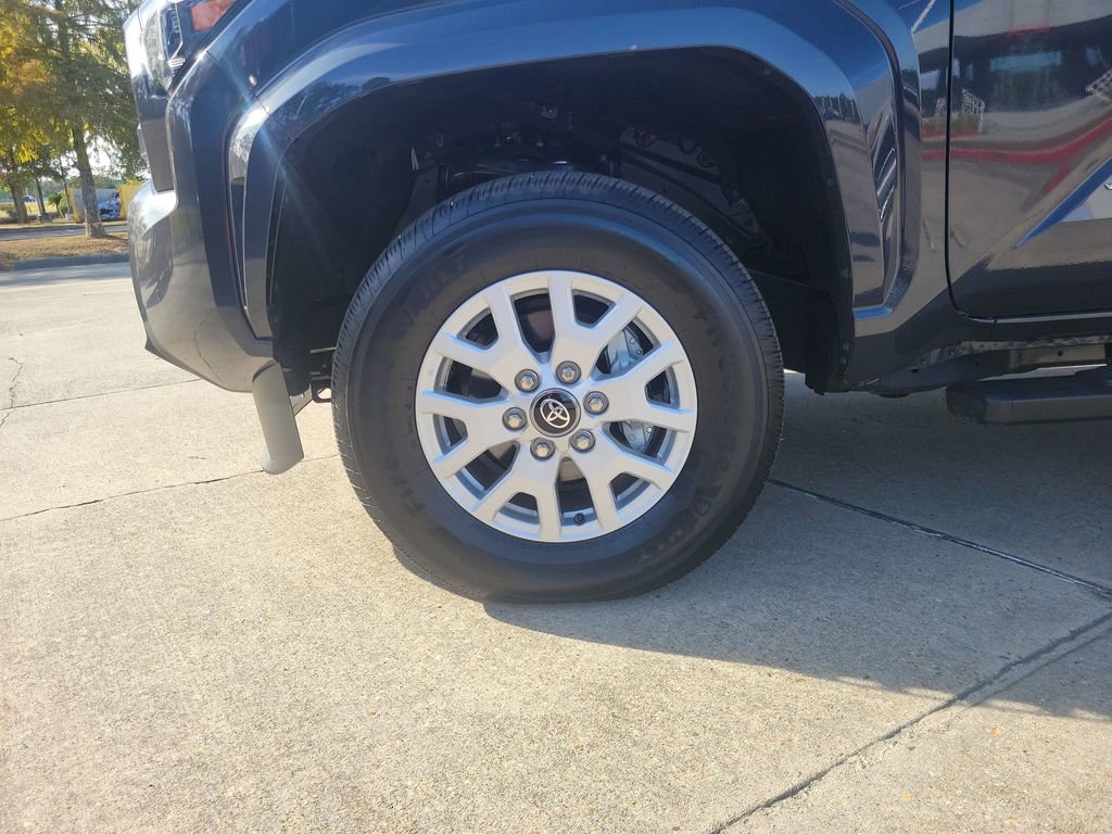 Certified 2025 Toyota Tacoma SR5 image 29