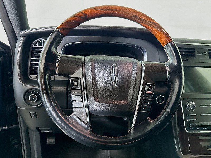 Used 2016 Lincoln Navigator Reserve AWD/4WD image 12