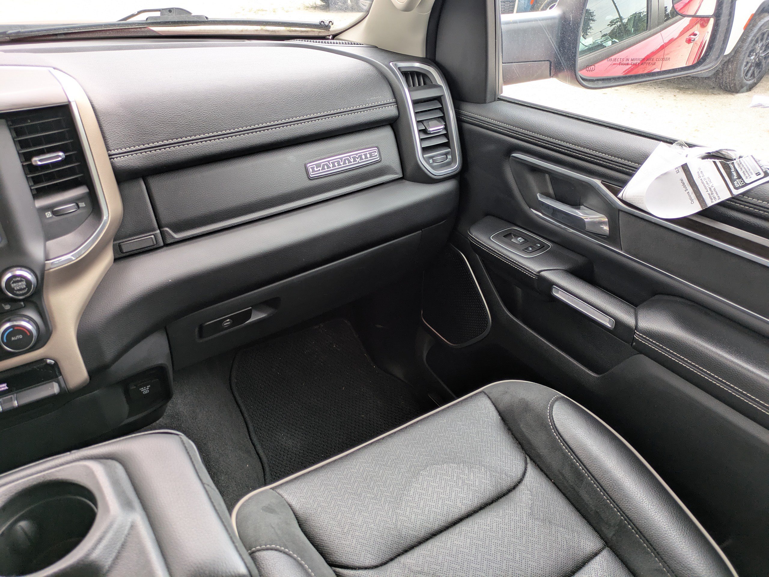 Used 2022 RAM 1500 Laramie AWD/4WD image 15