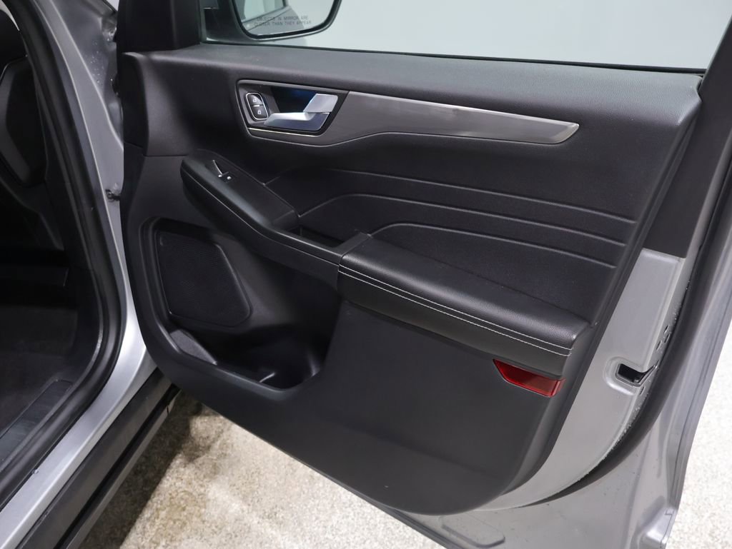 Used 2022 Ford Escape Titanium image 25