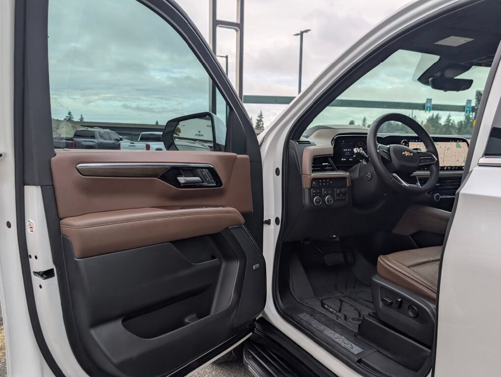 Certified 2025 Chevrolet Tahoe High Country w/ Sun And Tow Package AWD/4WD image 24