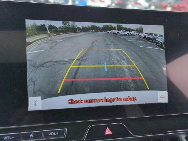 Certified 2023 Toyota Venza XLE AWD/4WD image 13