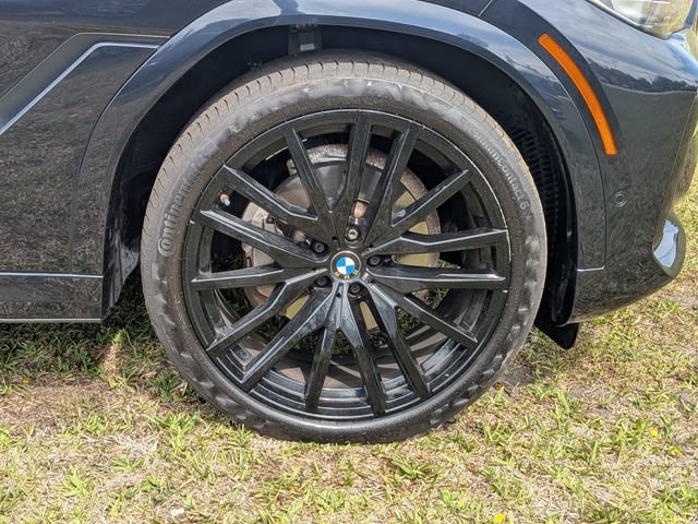 Used 2022 BMW X6 xDrive40i w/ M Sport Package AWD/4WD image 11