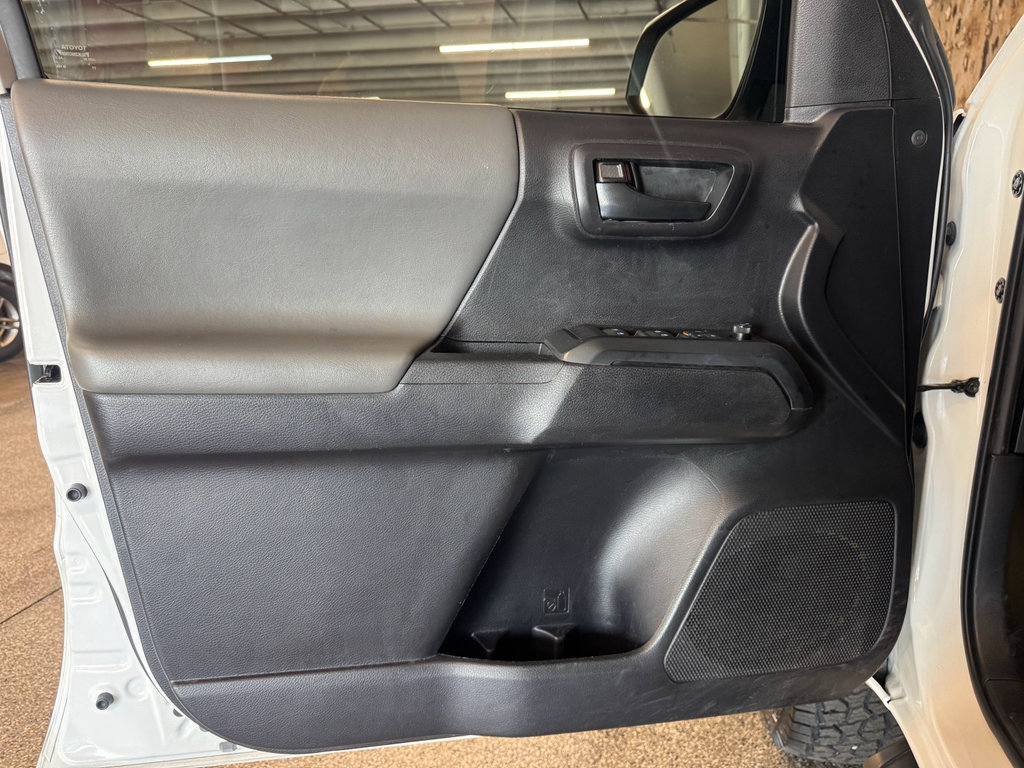 Used 2021 Toyota Tacoma SR AWD/4WD image 15