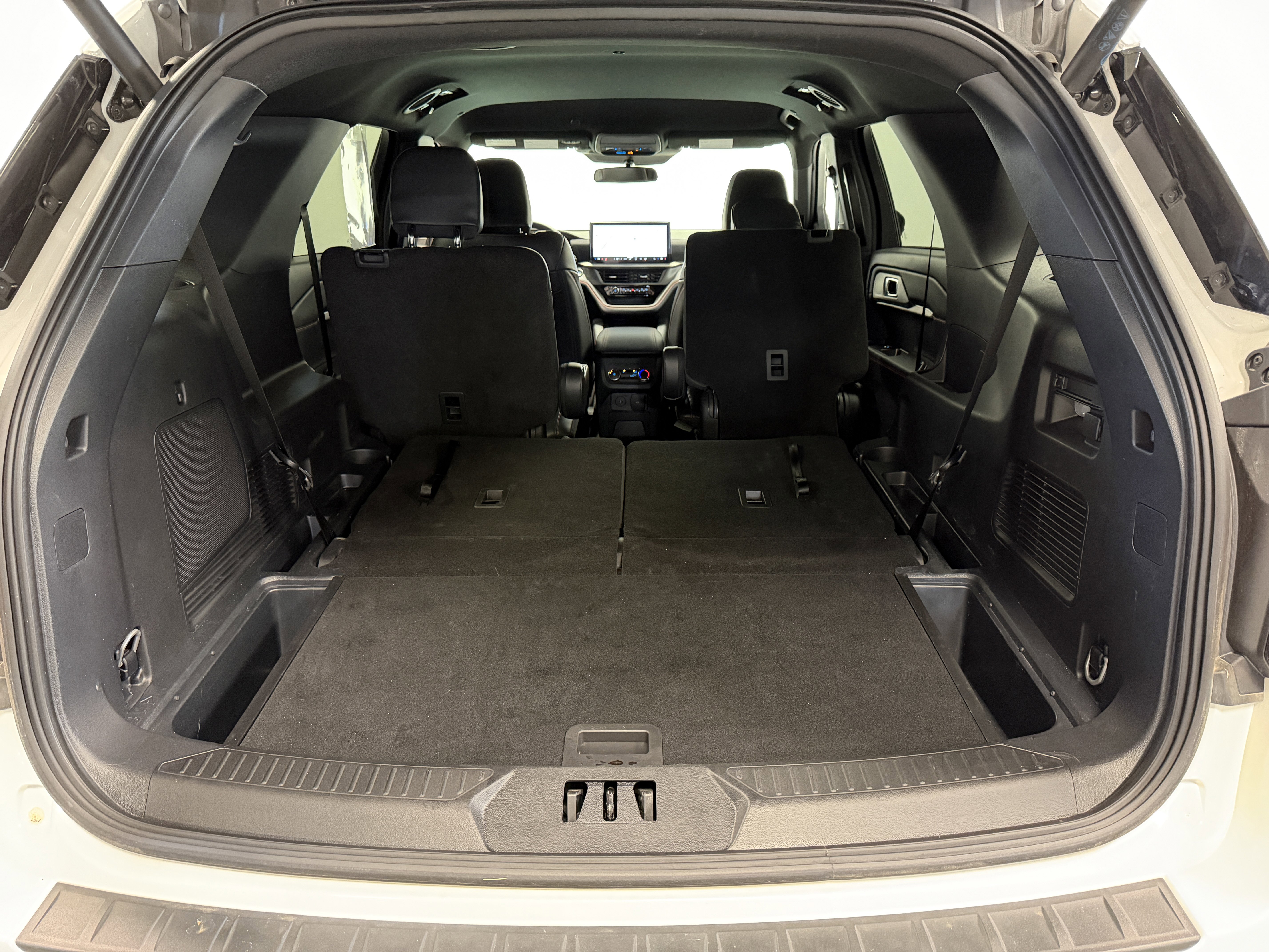 Used 2025 Ford Explorer ST-Line AWD/4WD image 27