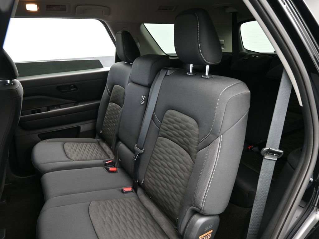 Used 2025 Nissan Pathfinder SV image 29