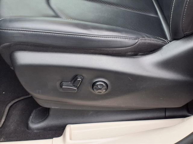 Used 2024 Chrysler Pacifica Touring-L image 4