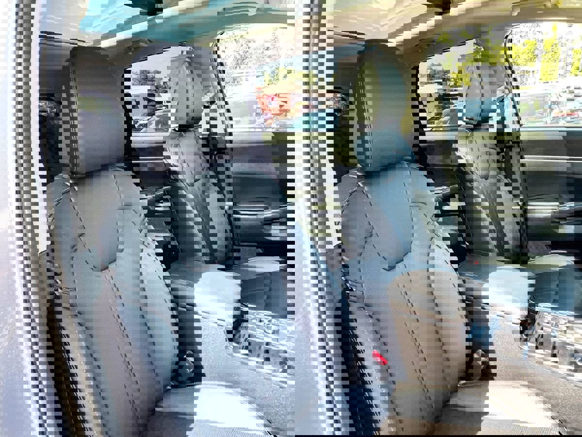 Used 2024 Kia Sorento S w/ Panoramic Sunroof Package image 10