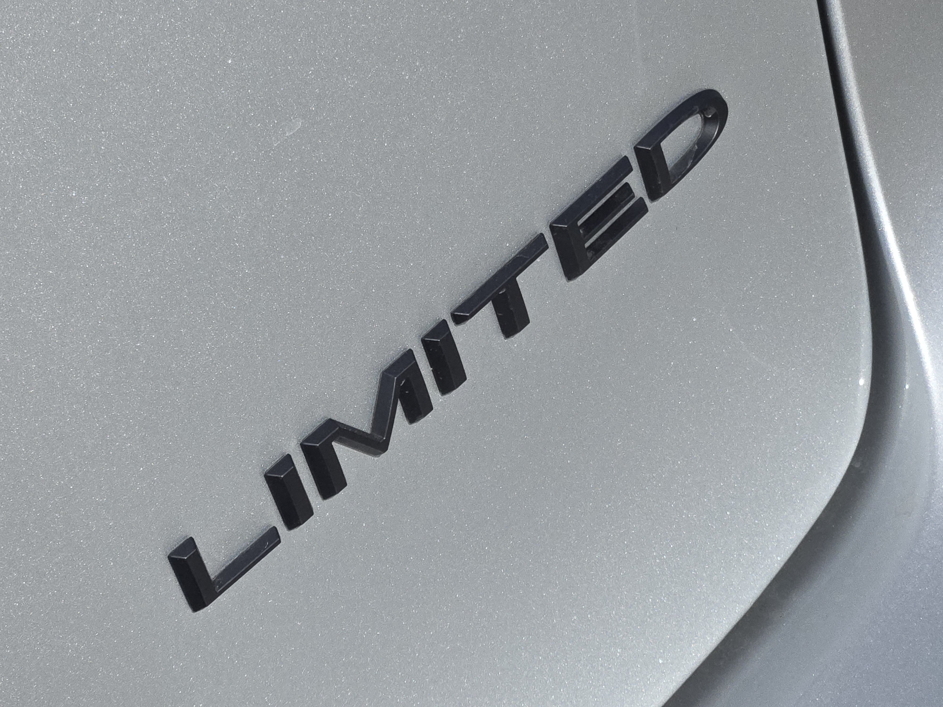 New 2026 Chrysler Pacifica Limited w/ S Appearance Package FWD image 7