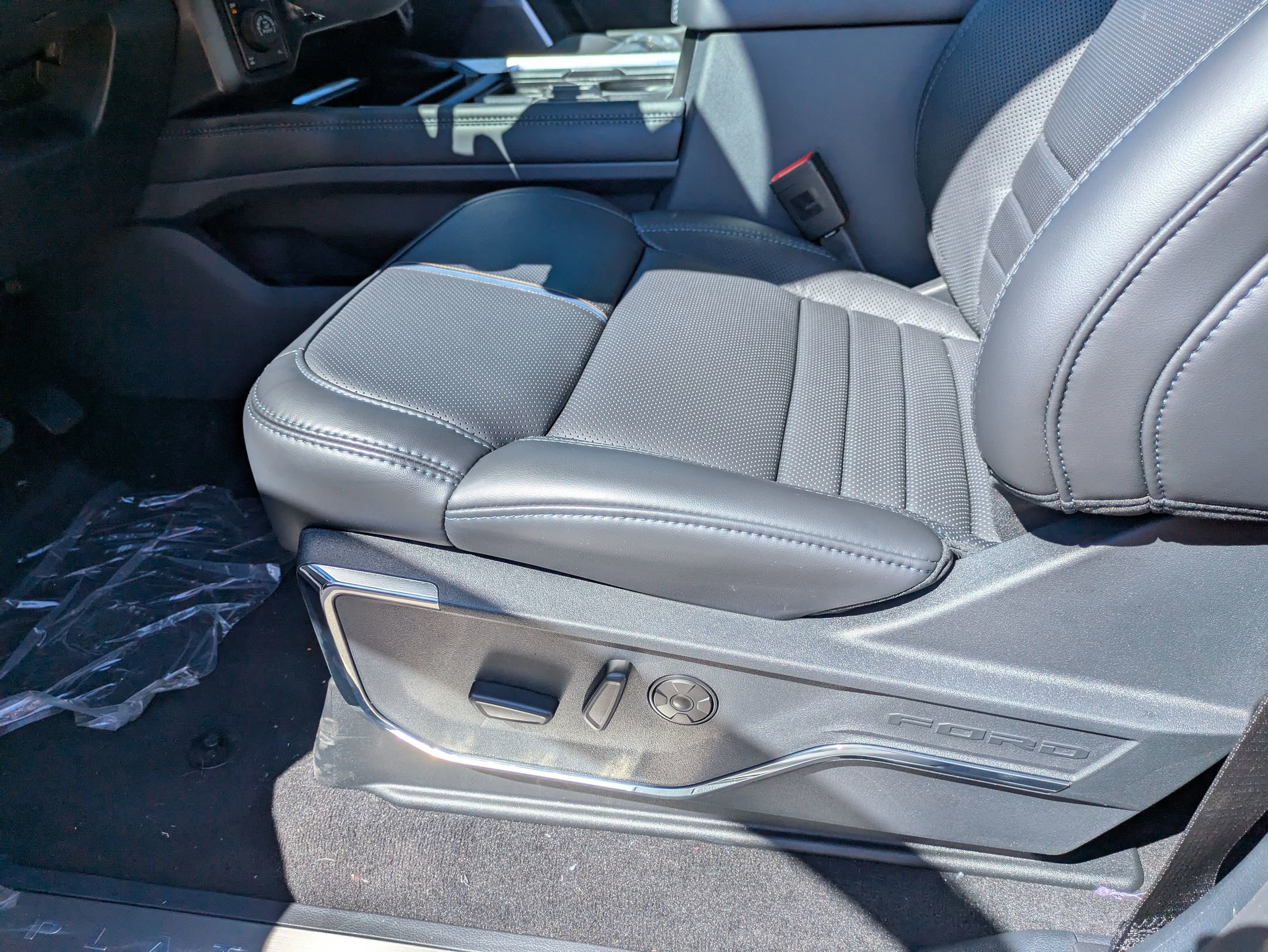 New 2026 Ford F250 Platinum w/ Tremor Off-Road Package image 14