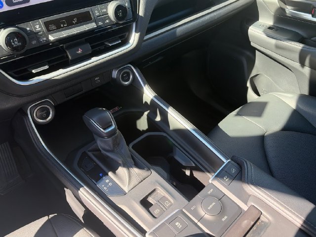 Used 2024 Toyota Grand Highlander AWD Hybrid image 20