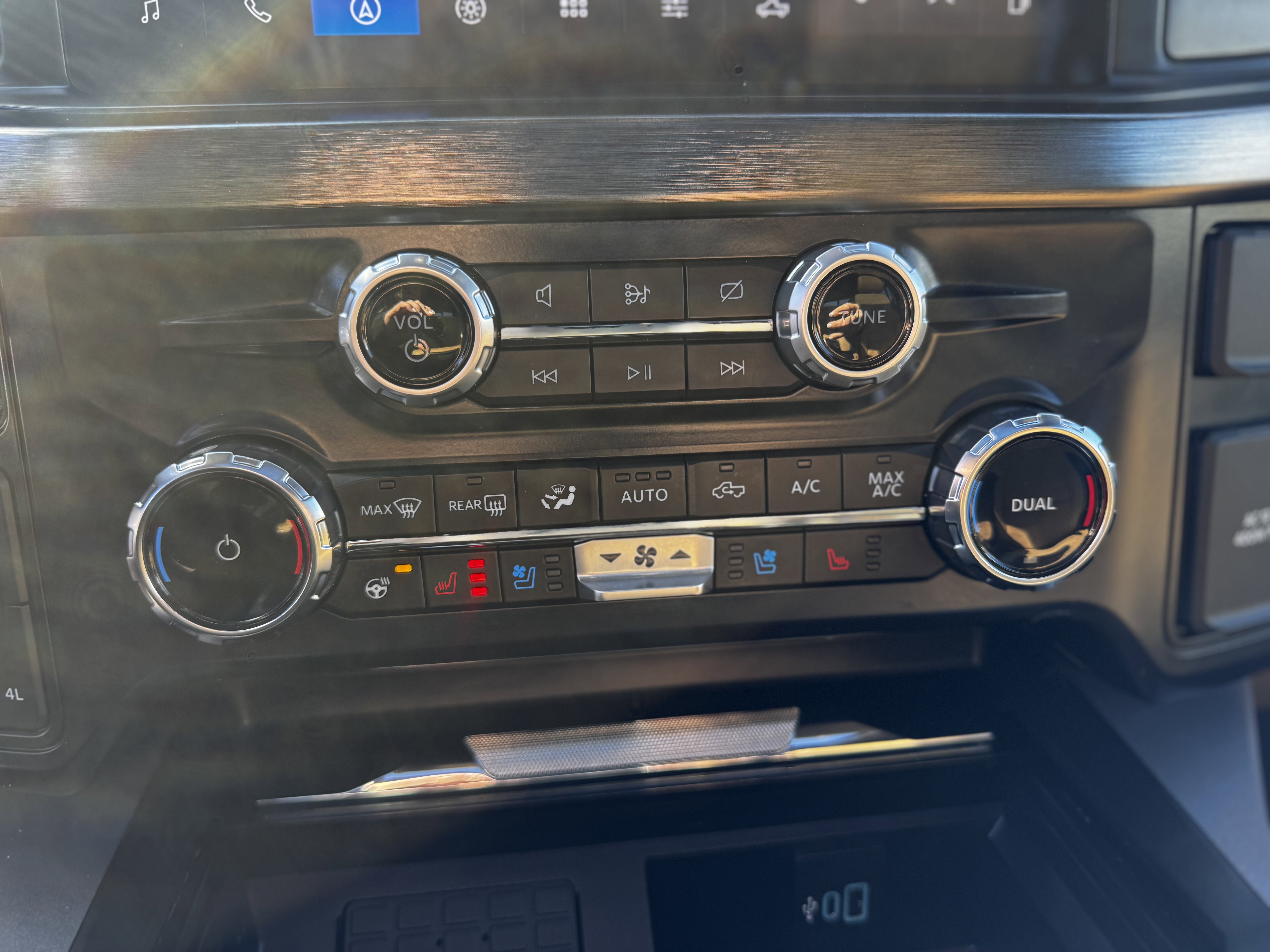 Used 2024 Ford F250 Lariat w/ Sport Appearance Package image 9