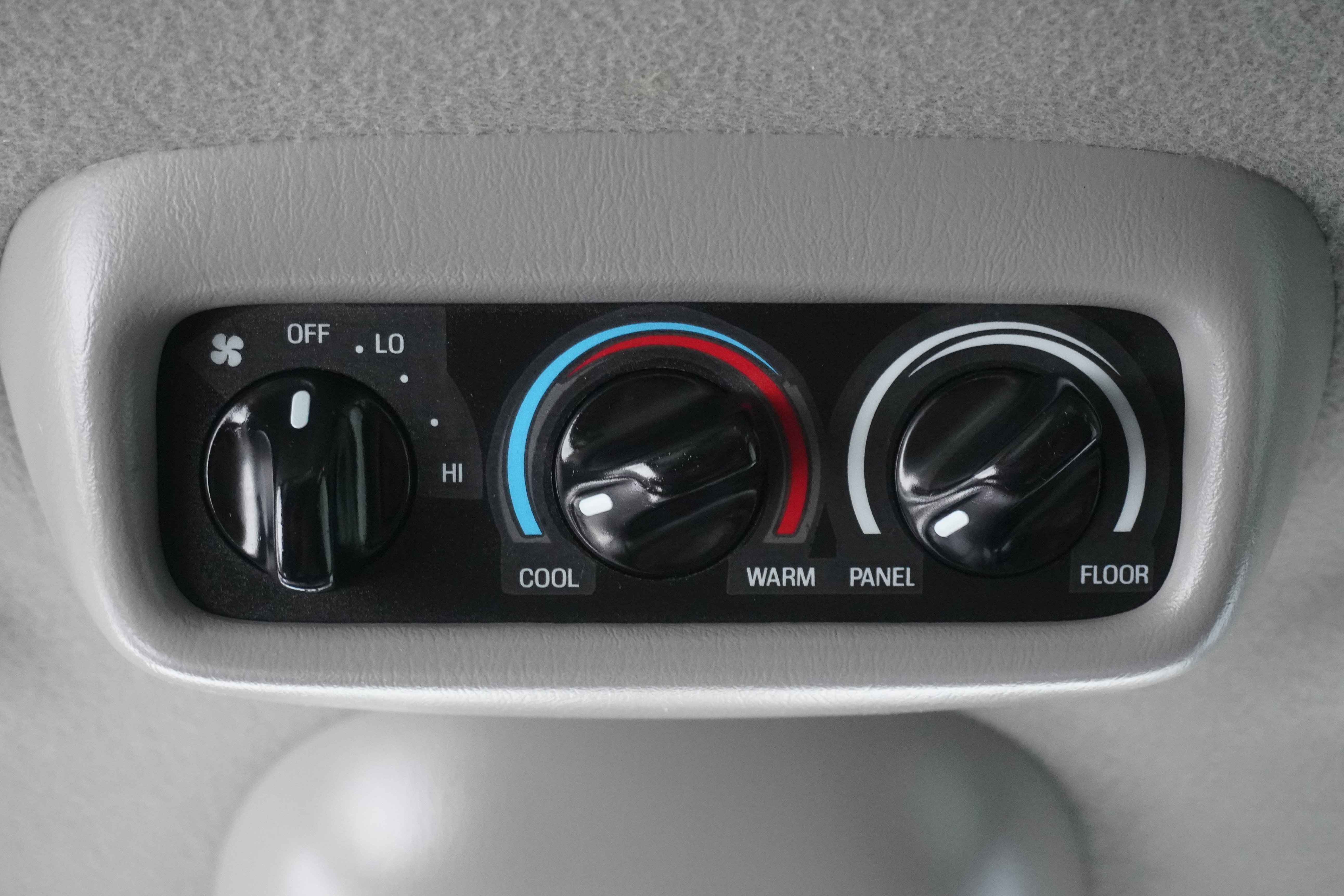 Used 1999 Ford Expedition XLT image 14
