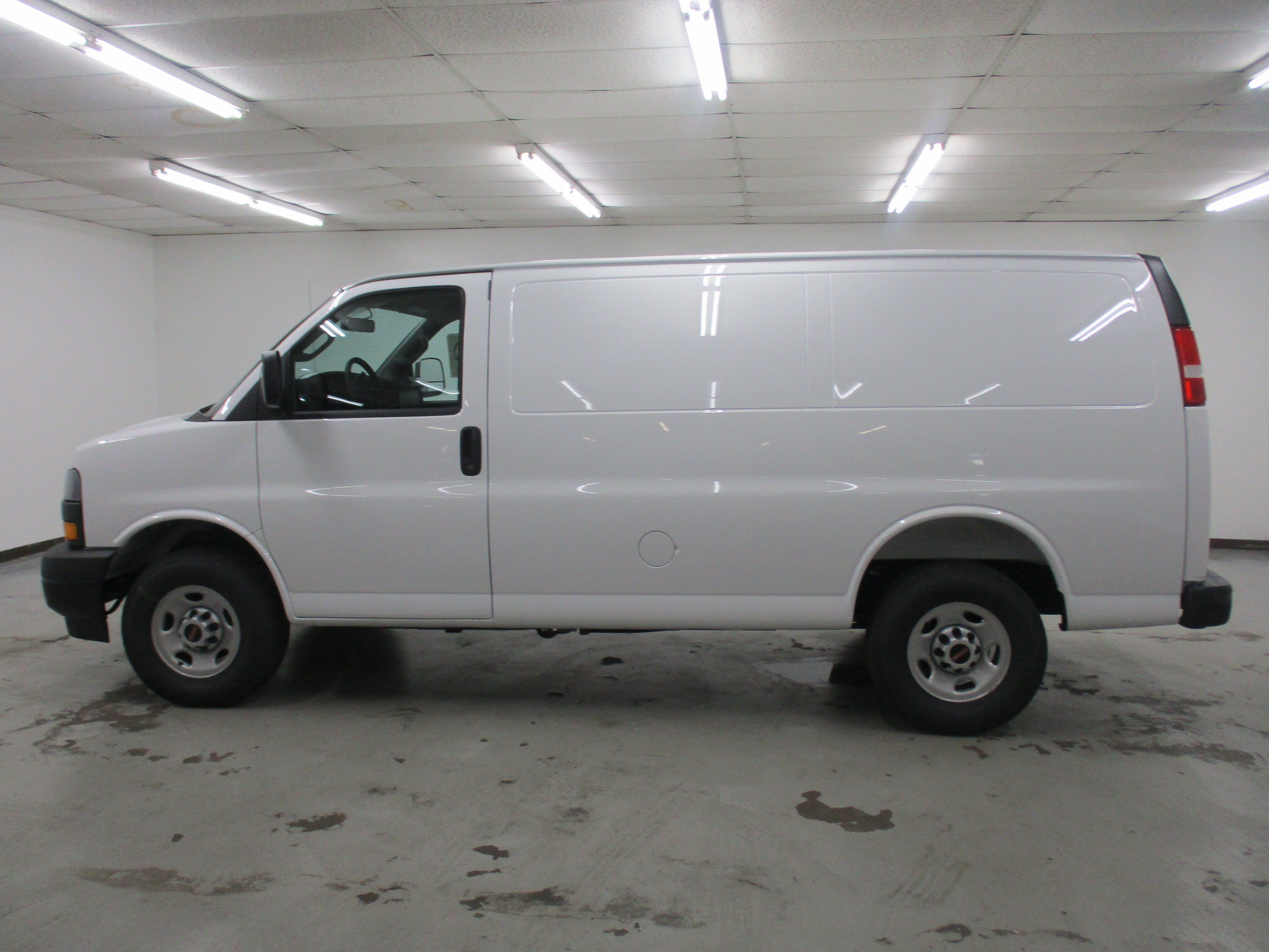 New 2026 GMC Savana 2500 w/ Driver Convenience Package RWD image 9