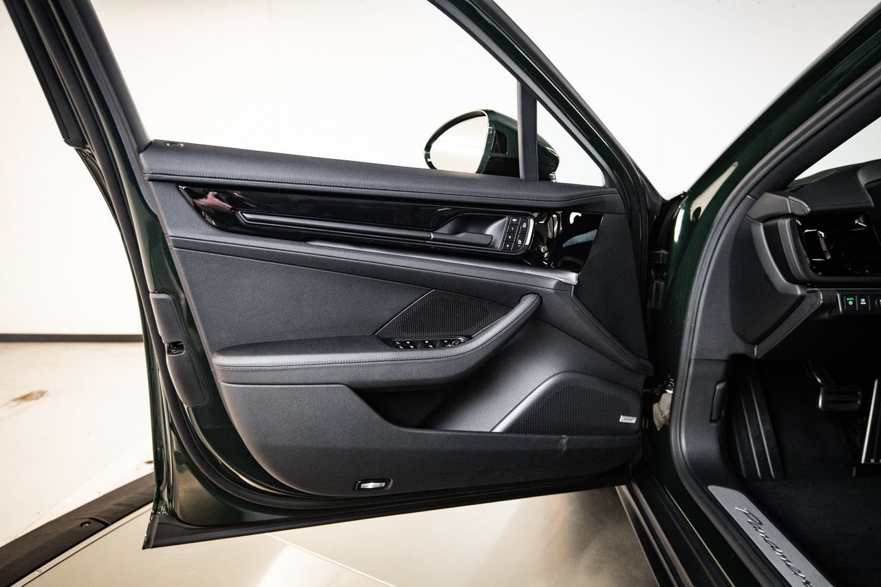 Certified 2025 Porsche Panamera image 23