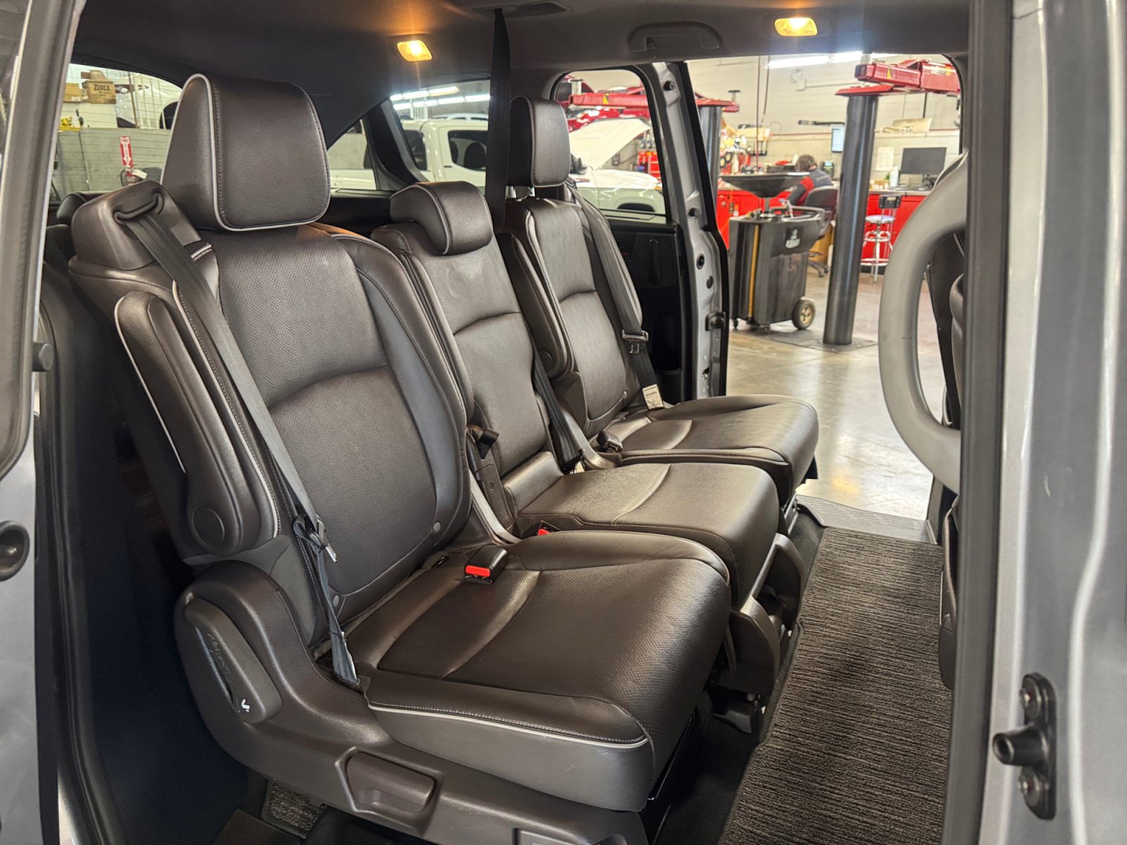 Used 2023 Honda Odyssey Elite image 18