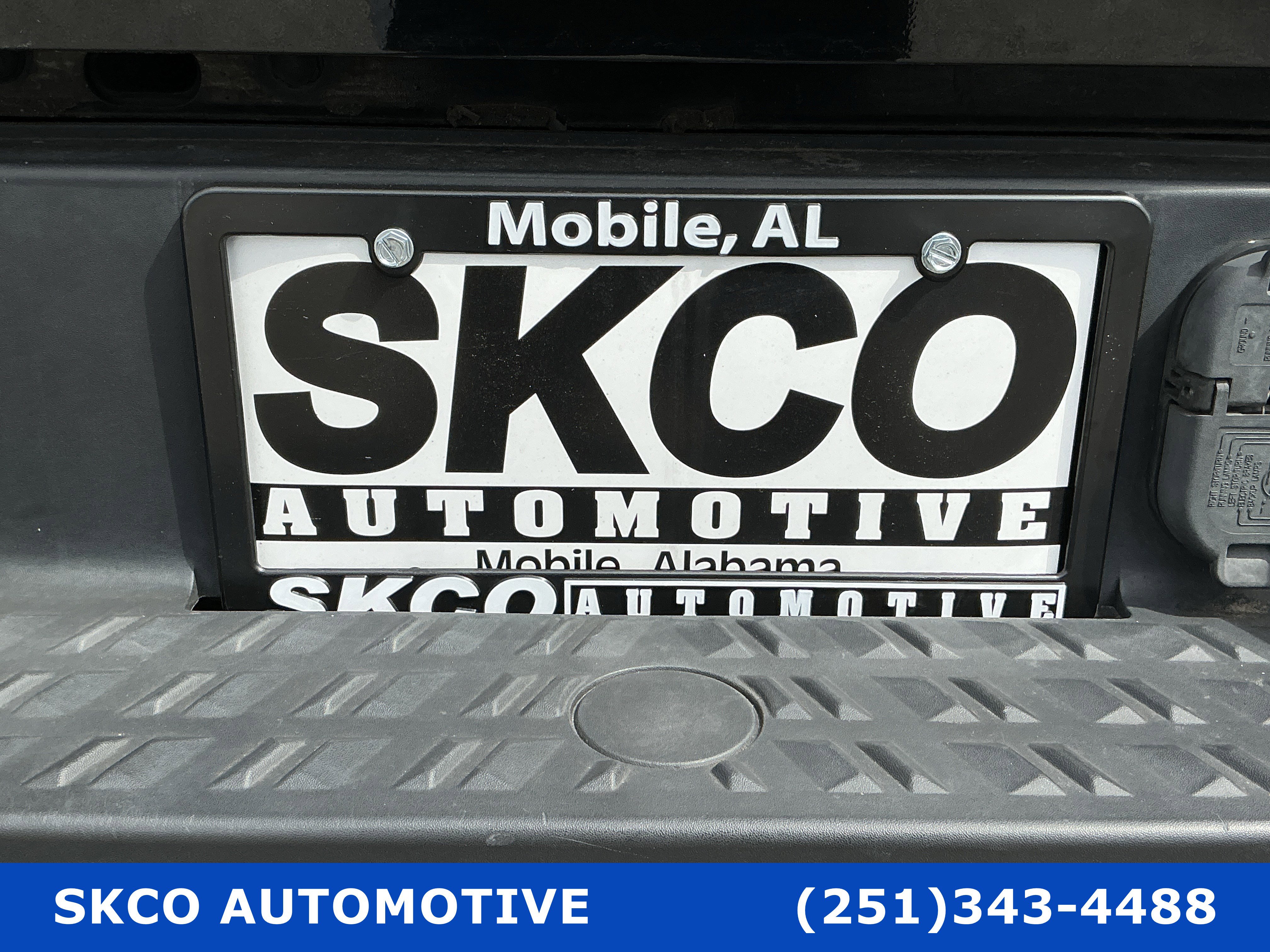 Used 2022 Nissan Titan SV image 29