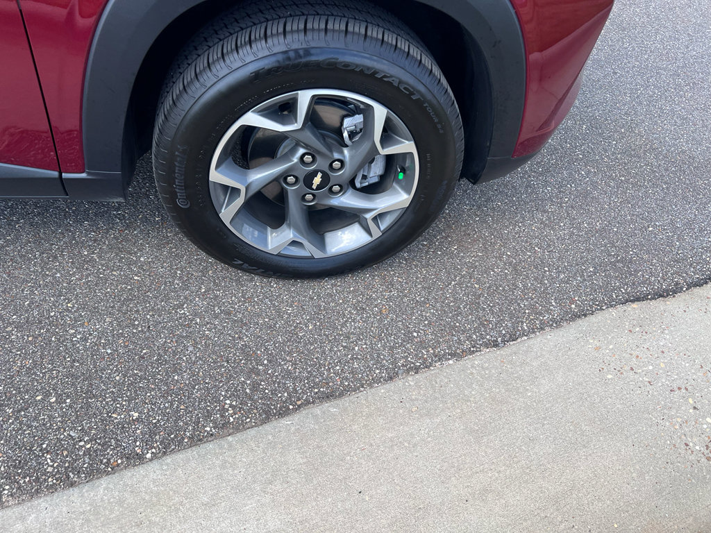 Used 2024 Chevrolet Trax LT w/ Driver Confidence Package image 3